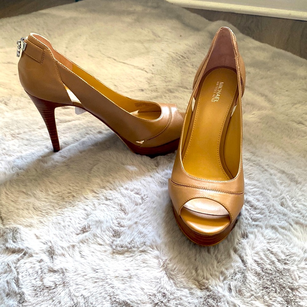 MICHAEL Michael Kors peep toe pumps with back lock detail